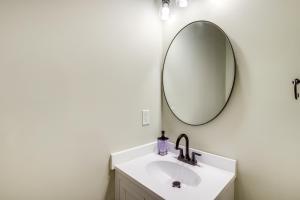 Getaway with Fire Pit 3 Mi to River Arts District!