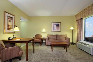 King Studio Suite with Sofa Bed - Non-Smoking room in Hampton Inn & Suites Madisonville