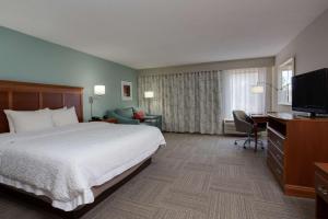 King Room with Sofa Bed and Study - Non-Smoking room in Hampton Inn Harbourgate