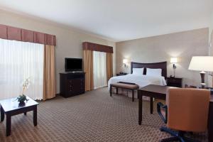King Studio with Sofa Bed room in Hampton Inn & Suites Oakland Airport-Alameda