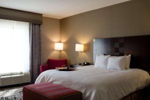 King Room with King Bed - Non-Smoking room in Hampton Inn Oxford Conference Center