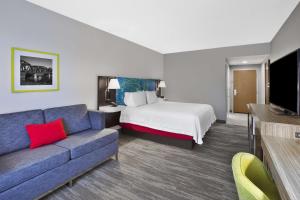 King Room with Sofa Bed and Study - Non-Smoking room in Hampton Inn & Suites Springboro