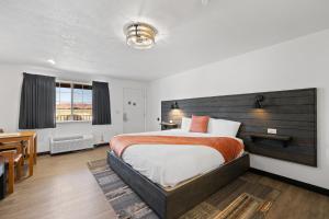 Queen Room room in Broken Spur Inn & Steakhouse