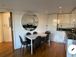 Top floor flat with magical views of London