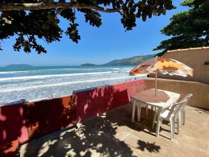 Casa aconchegante pé na areia c 5 quartos.