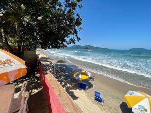 Casa aconchegante pé na areia c 5 quartos.