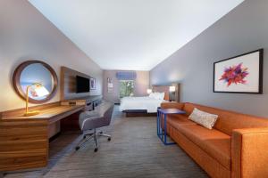 King Room with Sofa Bed and Study - Non-Smoking room in Hampton Inn Saint Robert