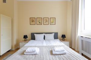 Golden Apartments Warsaw- 3 Separate Rooms Sleep 7 - Best Location&Nowy Świat