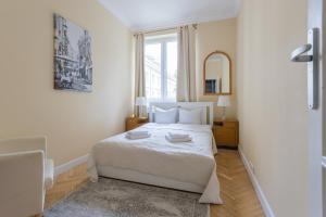 Golden Apartments Warsaw- 3 Separate Rooms Sleep 7 - Best Location&Nowy Świat