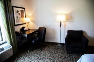King Room with King Bed - Non-Smoking room in Hampton Inn & Suites Sharon