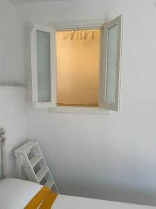 Favolosa stanza gialla con terrazzino vista mare Mottino23