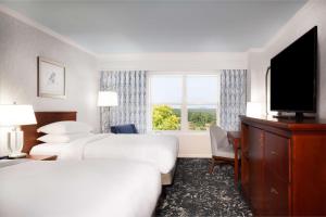 Room with Two Double Beds and Golf View room in Hilton Atlanta/Marietta Hotel & Conference Center