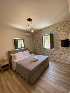 Mainottis house with balcony