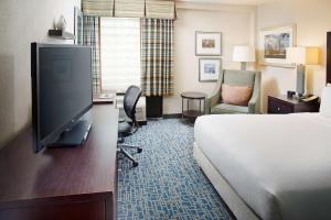 Queen Room - Non-Smoking room in DoubleTree by Hilton Baltimore - BWI Airport
