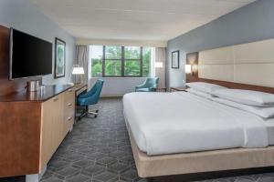 King Room - Non-Smoking room in DoubleTree by Hilton Columbia