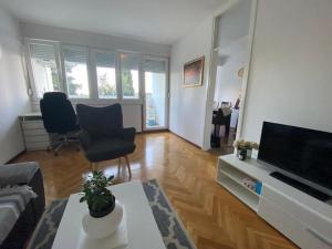 2 bedroom apartmentparkingmarket