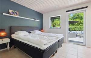 Cozy Home In Glesborg With Wifi