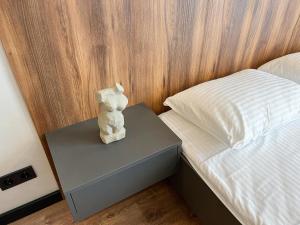 Apartment White Pearl Marinist