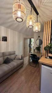 Location estival parfaite : Studio à 50 mètres de la plage, offrant une magnifique vue mer