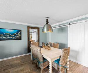 Holiday Surf and Racquet Unit 210