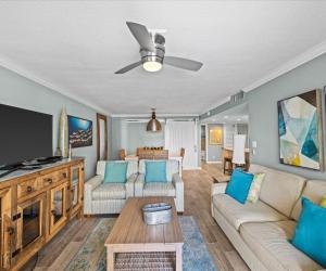 Holiday Surf and Racquet Unit 210
