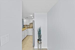 Holiday Surf and Racquet Unit 213