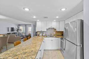 Holiday Surf and Racquet Unit 213