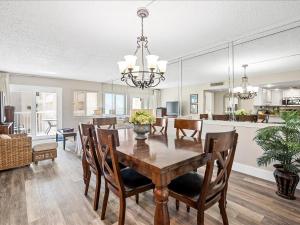 Holiday Surf and Racquet Unit 314