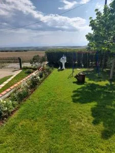 ΕΝΟΙΚΙΑΖΟΜΕΝΟ ΔΩΜΑΤΙΟ ΜΕ ΘΕΑ ΣΤΗΝ ΕΞΟΧΗ - Mikrón Playiáron