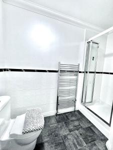 Riverview Apartment 2 bed, 2 bath, Free Parking WiFi