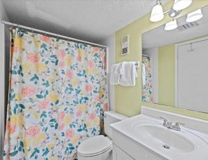 Holiday Surf and Racquet Unit 609