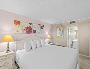 Holiday Surf and Racquet Unit 609