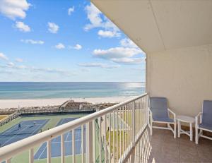 Holiday Surf and Racquet Unit 609