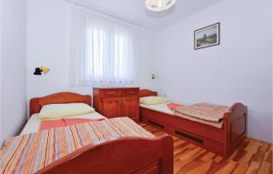 Amazing Apartment In Vodice With 2 Bedrooms And Wifi