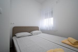 Studio with Terrace room in Apartments with a parking space Vir - 12692