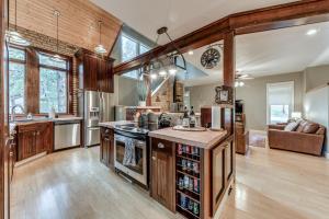 Ruidoso Vacation Rental with Hot Tub and Game Room!
