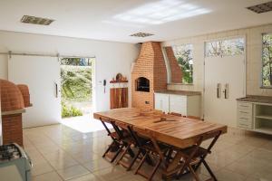 Apto com lareira elétrica perto do Pico do Imbiri