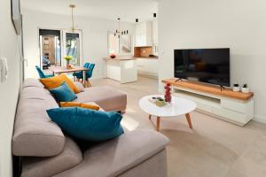 Luxury villa with a swimming pool Rat, Omis - 21548