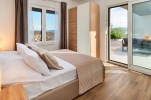 Luxury villa with a swimming pool Rat, Omis - 21548