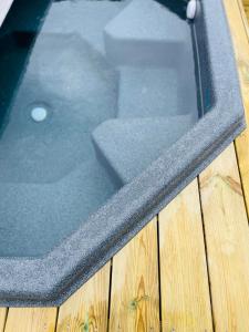 Stylish cottage with hot tub