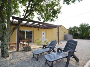 Maisons de vacances Holiday Home in Largenti re with Pool : photos des chambres