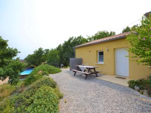 Maisons de vacances Alluring Holiday Home in Largenti re with Pool : photos des chambres