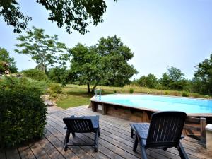 Maisons de vacances Alluring Holiday Home in Largenti re with Pool : photos des chambres