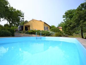 Maisons de vacances Alluring Holiday Home in Largenti re with Pool : photos des chambres