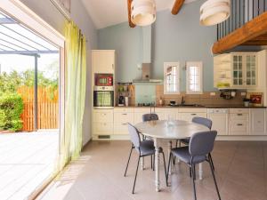 Holiday Home in Vaucluse near Mont Ventoux