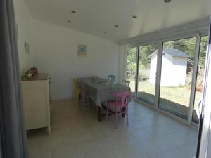 Maisons de vacances Maison 5 pers a Notre-Dame-de-Monts, a 150m des plages, avec jardin et parking - FR-1-540-269 : photos des chambres