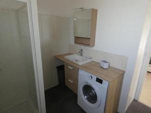 Maisons de vacances Maison 5 pers a Notre-Dame-de-Monts, a 150m des plages, avec jardin et parking - FR-1-540-269 : photos des chambres