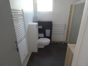 Maisons de vacances Maison 5 pers a Notre-Dame-de-Monts, a 150m des plages, avec jardin et parking - FR-1-540-269 : photos des chambres