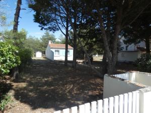 Maisons de vacances Maison 5 pers a Notre-Dame-de-Monts, a 150m des plages, avec jardin et parking - FR-1-540-269 : photos des chambres