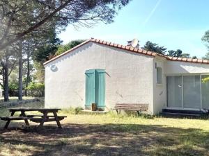 Maisons de vacances Maison 5 pers a Notre-Dame-de-Monts, a 150m des plages, avec jardin et parking - FR-1-540-269 : photos des chambres